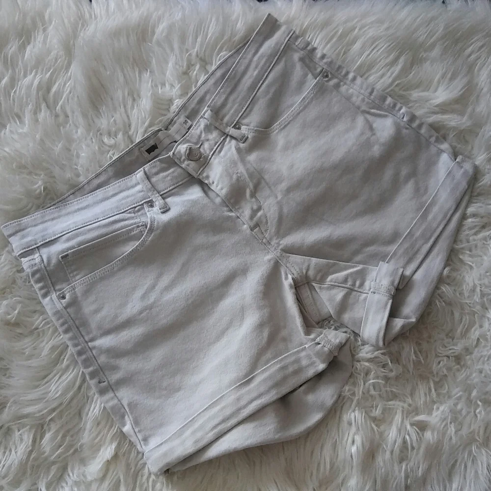 Levi’s White Label Rolled Hem Cream Shorts Size 30 - Picture 2 of 12